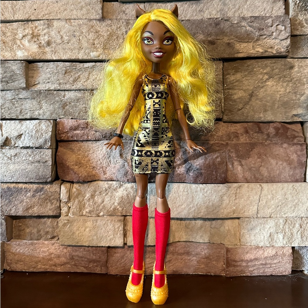 Monster High Clawdia Wolf Frights Camera Action Doll